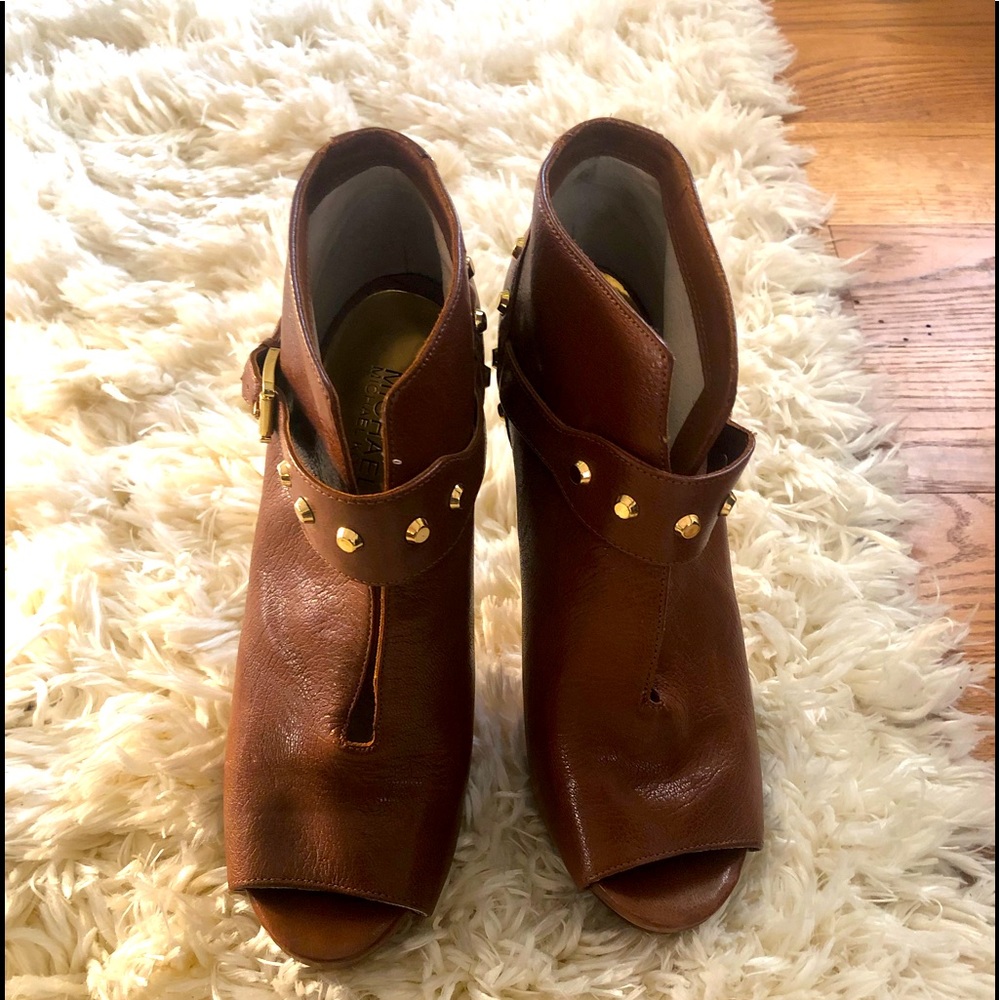 Michael Kors brown leather studded platform heels…size 8